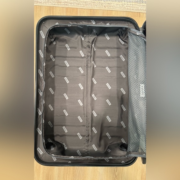 AWAY The Bigger Carry On Suitcase - Picture 14 of 14